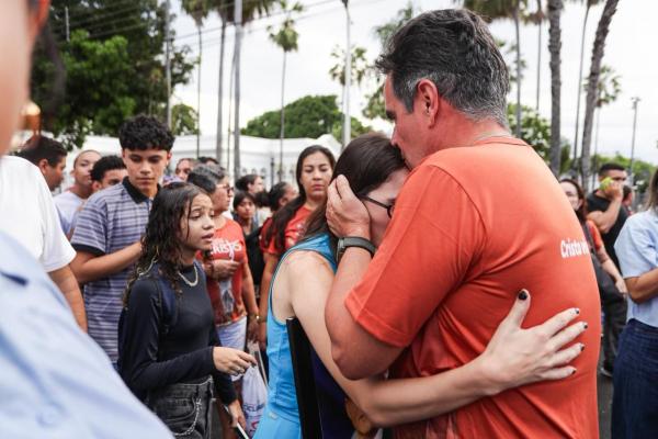 No Domingo de Páscoa, Joel e Ciro participam de procissão no meio da multidão no Centro de Teresina(Imagem:Ascom)