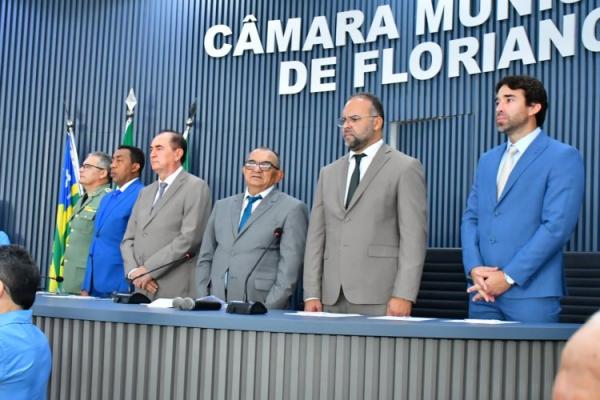 Posse do prefeito Ant&ocirc;nio Reis e do vice Joab Curvina marca in&iacute;cio de nova gest&atilde;o em Floriano(Imagem:Secom)