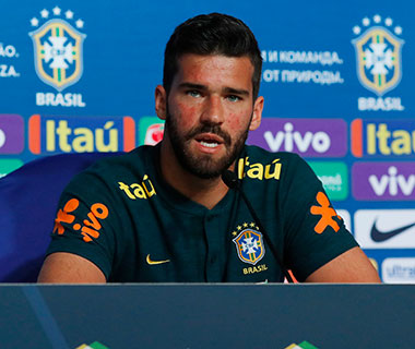 Alisson defende árbitro de vídeo na Copa e treinos fechados da seleção