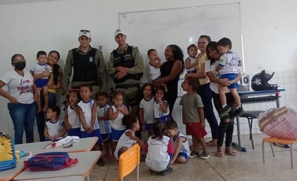 Polícia Militar realiza visita às escolas municipais de Floriano