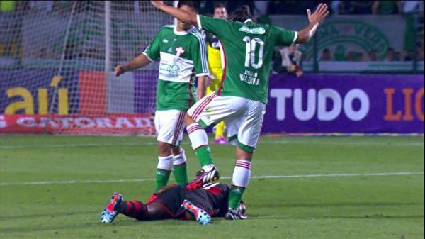 STJD concede efeito suspensivo e Valdivia é liberado para pegar a Chape