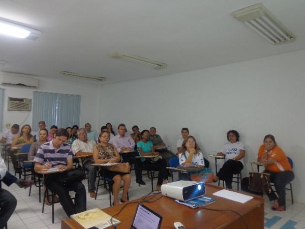 Realizada reuni&atilde;o para articular estrat&eacute;gias da A&ccedil;&atilde;o Global 2013.(Imagem:FlorianoNews)