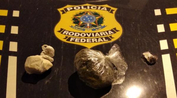 PRF prende mulher por tráfico de drogas na BR 230 e apreende skunk e crack em Floriano