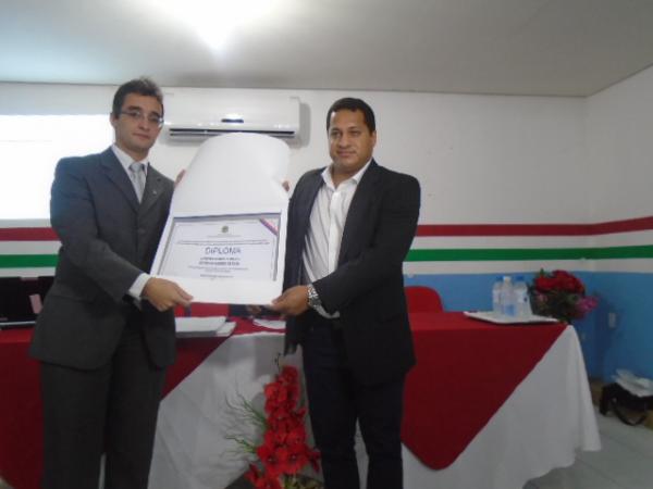 Prefeito eleito, vice e vereadores s&atilde;o diplomados em Bar&atilde;o de Graja&uacute;.(Imagem:FlorianoNews)