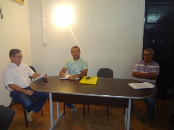 AESB entrega documento solicitando 25% de repasse para blocos de anima&ccedil;&atilde;o.(Imagem:FlorianoNews)