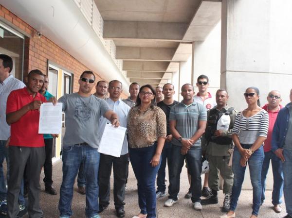 PMs e bombeiros cobram aprovação de Lei de promoção parada na Alepi