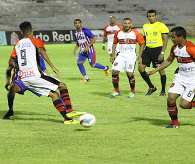 Flamengo marca no fim e vence pela primeira vez em 2018