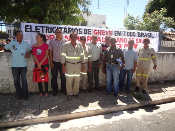 Servidores da Eletrobr&aacute;s iniciaram paralisa&ccedil;&atilde;o em Floriano.(Imagem:FlorianoNews)