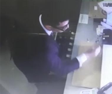 De paletó, assaltantes invadem escritório de posto na Capital