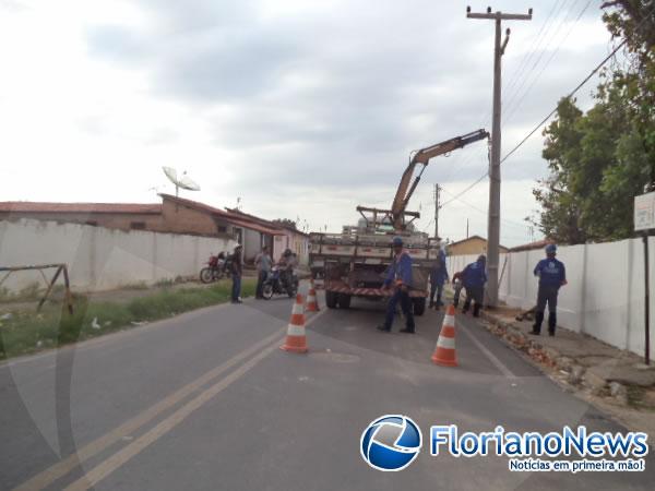 Eletrobras realiza substitui&ccedil;&atilde;o de cabos no bairro Caixa D?&aacute;gua.(Imagem:FlorianoNews)