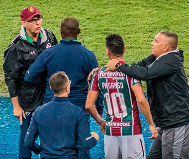 Com briga de Oswaldo e Ganso, Flu empata com Santos e sai da zona de rebaixamento