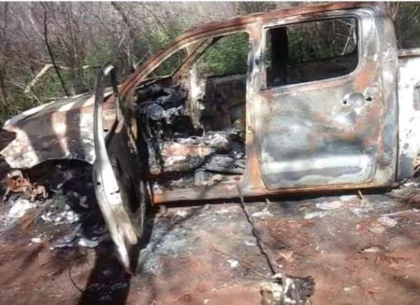 Corpo é encontrado carbonizado dentro de caminhonete