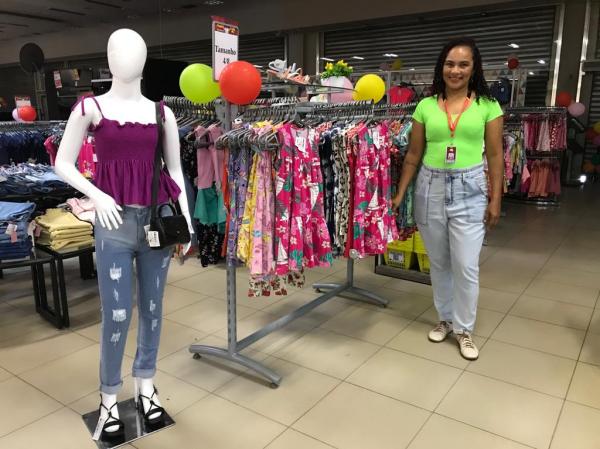 Jaqueline Santos, chefe do setor de confec&ccedil;&otilde;es. (Imagem:FlorianoNews)