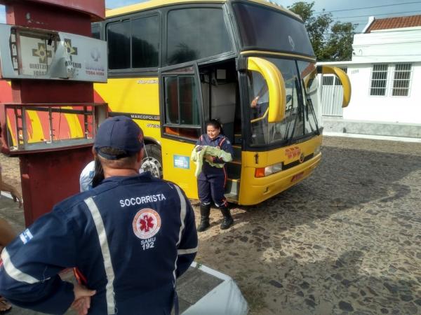 Mulher dá à luz dentro de ônibus em parto de 20 minutos no litoral Piauí
