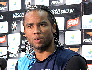 Carlos Alberto é suspenso pelo STJD e não enfrenta o São Paulo