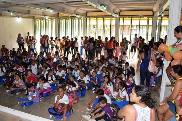 Iniciadas as aulas nas escolas municipais de Floriano.(Imagem:Waldemir Miranda)