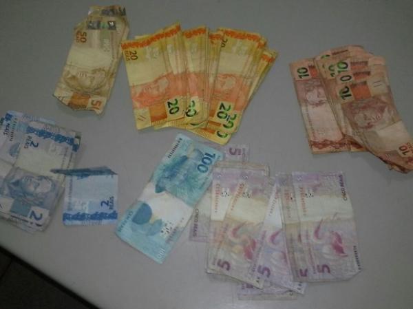 Mulher carregava mais de R$ 1 mil nas partes &iacute;ntimas, diz pol&iacute;cia.(Imagem:Divulga&ccedil;&atilde;o/PM)