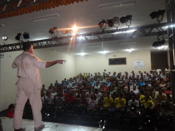 Palco Giratório apresentou o espetáculo Sargento Getúlio em Floriano