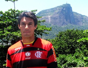 González é apresentado no Fla: 'Estou no maior clube do Brasil'