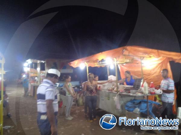Ambulantes comemoram boas vendas durante a Paix&atilde;o de Cristo em Floriano.(Imagem:FlorianoNews)