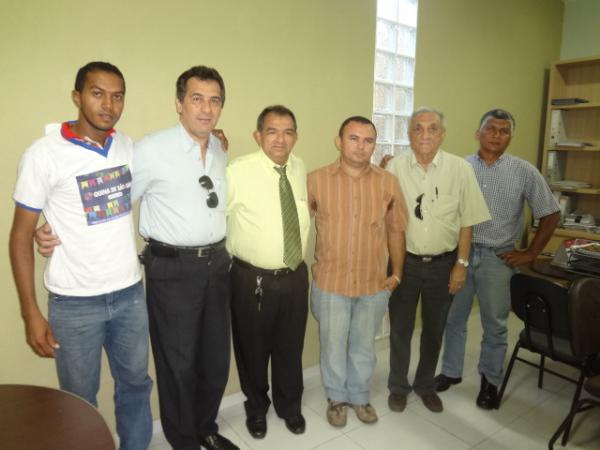PSB e PRB fecham aliança política com dois partidos