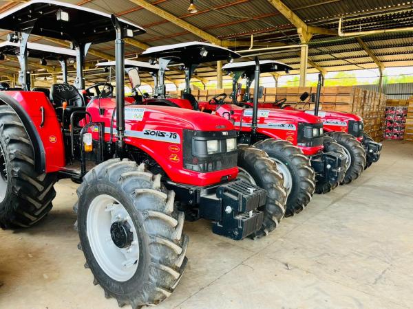  Vereador Edvaldo recebe trator em Teresina para fortalecer a agricultura familiar em Floriano(Imagem:Ascom)