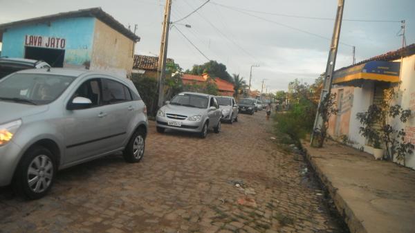Profissionais da educa&ccedil;&atilde;o realizam ato p&uacute;blico em Bar&atilde;o de Graja&uacute;.(Imagem:FlorianoNews)