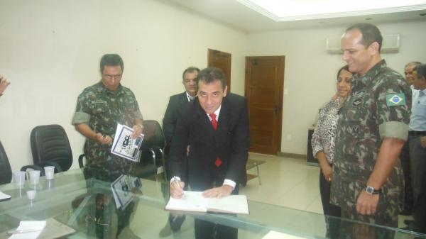 Prefeito toma posse no cargo de presidente da Junta do Serviço Militar.(Imagem:FlorianoNews)