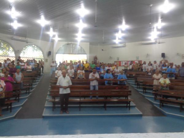 Fieis participam de abertura dos festejos de Nossa Senhora das Gra&ccedil;as em Floriano. (Imagem:FlorianoNews)