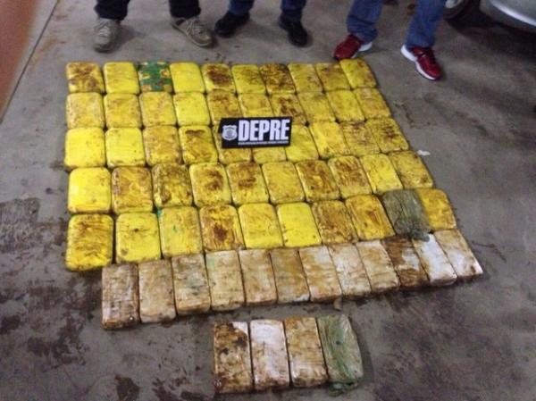 Homem é preso transportando 80 kg de drogas em carroceria de veículo