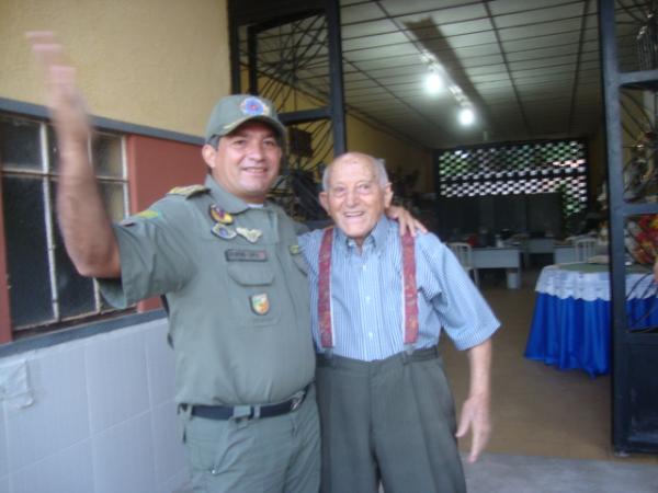 Com Major Rubens que organizou a homenagem(Imagem:reda&ccedil;&atilde;o)