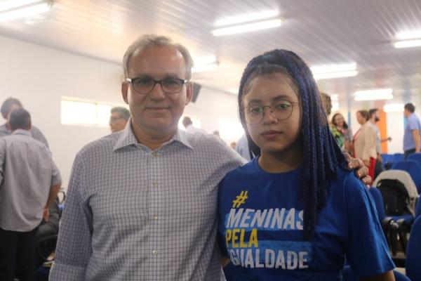Auric&eacute;lia e o prefeito de Teresina, Firmino Filho. (Imagem:Ellen Pessoa/G1)