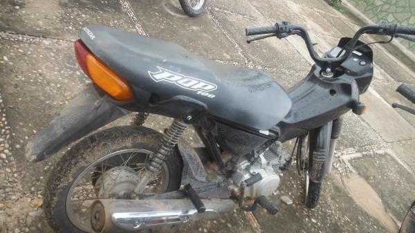 Motos que haviam sido roubadas s&atilde;o recuperadas pela PM.(Imagem:FlorianoNews)