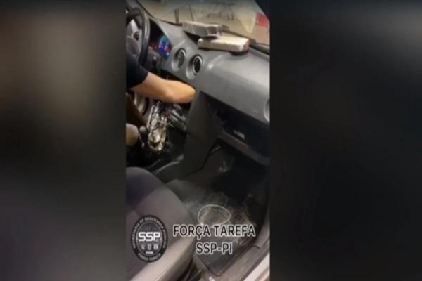 Homem é preso com drogas escondidas em painel de carro em Teresina