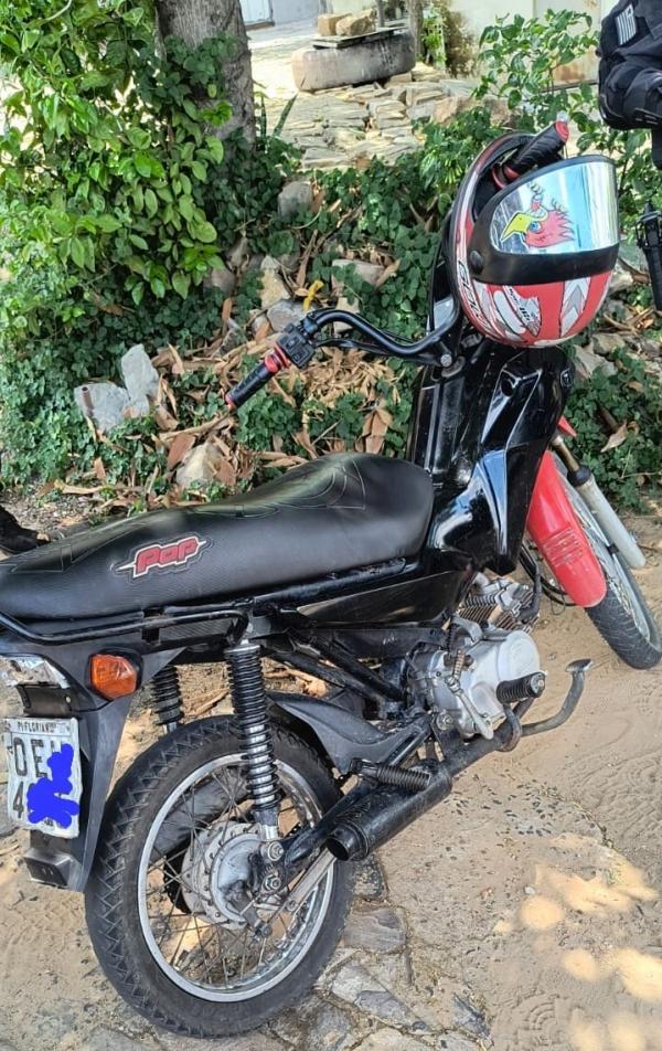Polícia Militar de Floriano detém homem por direção perigosa e apreende celular roubado