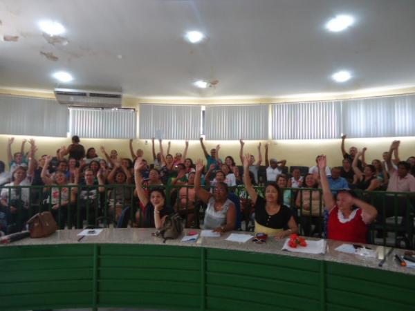 Durante assembleia professores decidem pela continuidade da greve em Floriano
