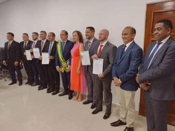 Prefeito Antônio Reis empossa novos secretários municipais
