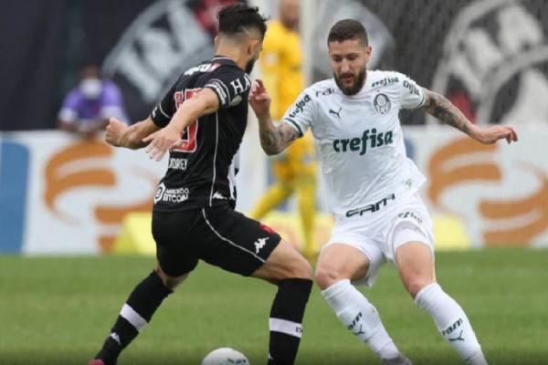 Palmeiras mantém embalo, vence o Vasco e se aproxima dos líderes no Brasileirão