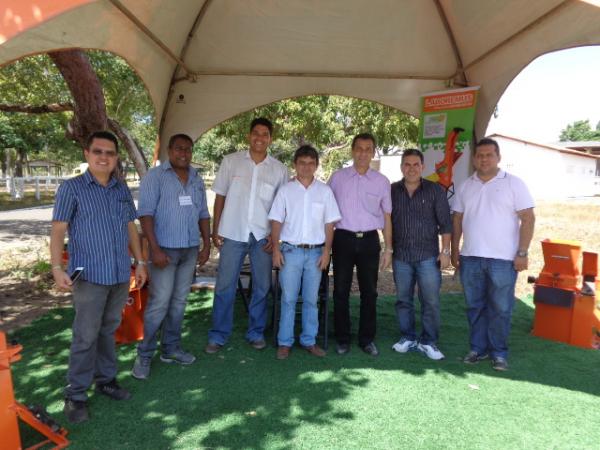 Prefeito Gilberto Júnior visita atividades da 44ª Feira Agropecuária