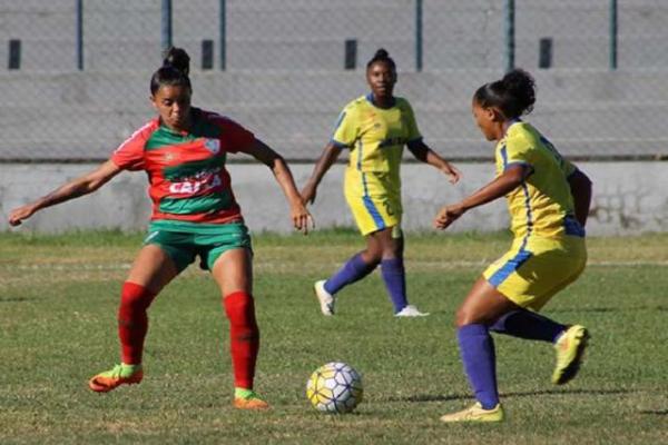 Tiradentes treina para voltar ao Brasileiro de Futebol Feminino