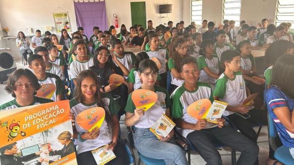 Revista em quadrinhos sobre educa&ccedil;&atilde;o fiscal &eacute; distribu&iacute;da nas escolas p&uacute;blicas estaduais(Imagem:Divulga&ccedil;&atilde;o)
