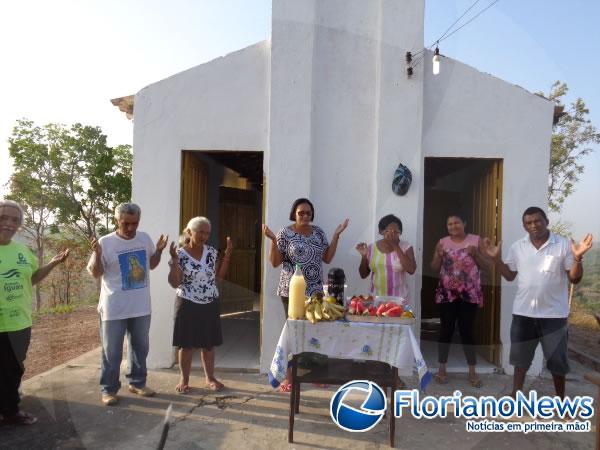 Fieis se re&uacute;nem para agradecer as gra&ccedil;as alcan&ccedil;adas.(Imagem:FlorianoNews)
