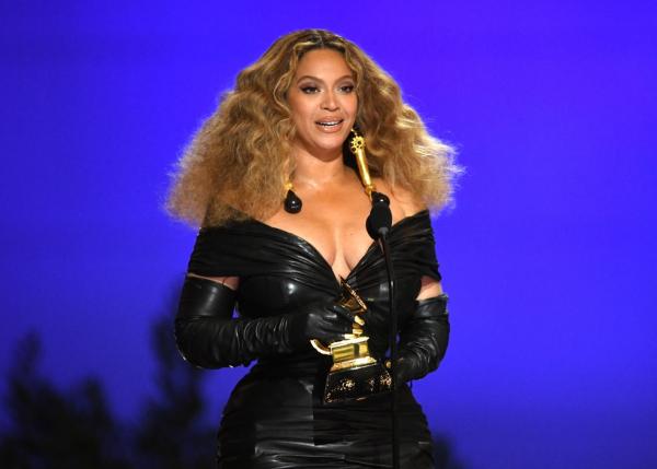Beyoncé anuncia que está em estúdio e que vai lançar músicas novas em breve