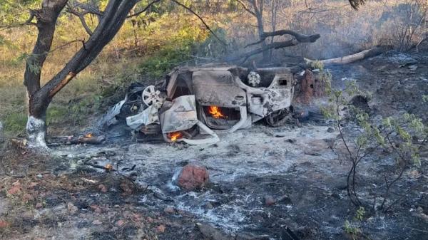 Adolescente morre carbonizado ao ficar preso em ferragens de carro após acidente na BR-135, no PI