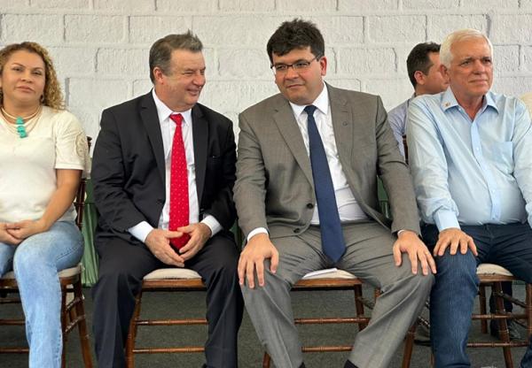 Governador diz que impeachment não é "melhor remédio" e que está à disposição para ajudar FMS