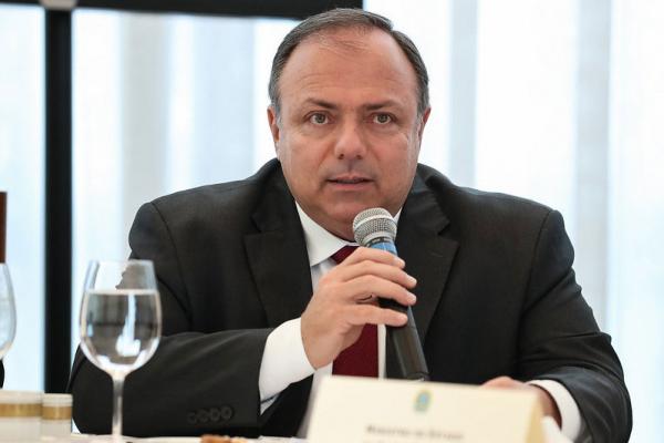 Pazuello anuncia contrato com Butantan para 100 milhões de doses da Coronavac