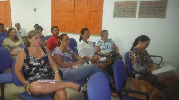 Secretaria de Meio Ambiente realiza capacita&ccedil;&atilde;o sobre Licenciamento Ambiental A Secretaria de Meio Ambiente de Floriano est&aacute; promovendo um treinamento de capacita&ccedil;&atilde;o sobre Licencia(Imagem:FlorianoNews)