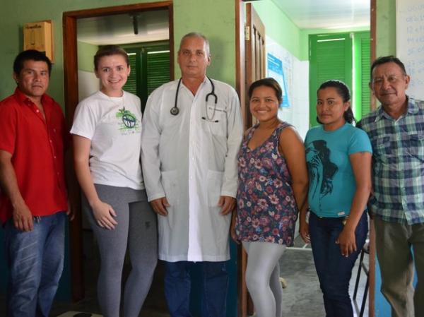 População aprova médico cubano, mas dorme em fila para exames no PI