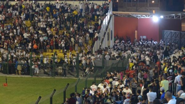 Medo e destruição: briga no jogo do São Paulo quase termina em tragédia