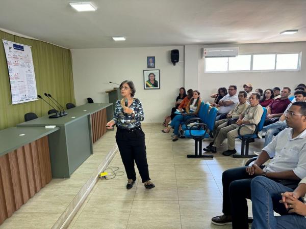 Sesapi capacita equipes de saúde de Piripiri sobre o manejo clínico da raiva humana e animal